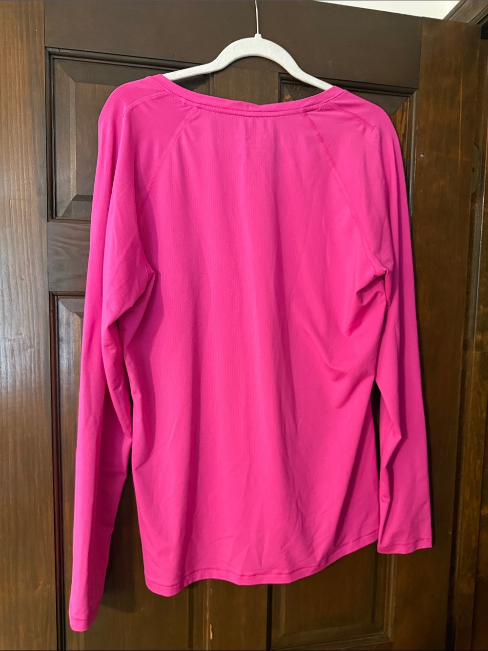 Under Armour Women’s Hot Pink Long-Sleeve V-Neck Performance Top - Picture 4 of 4